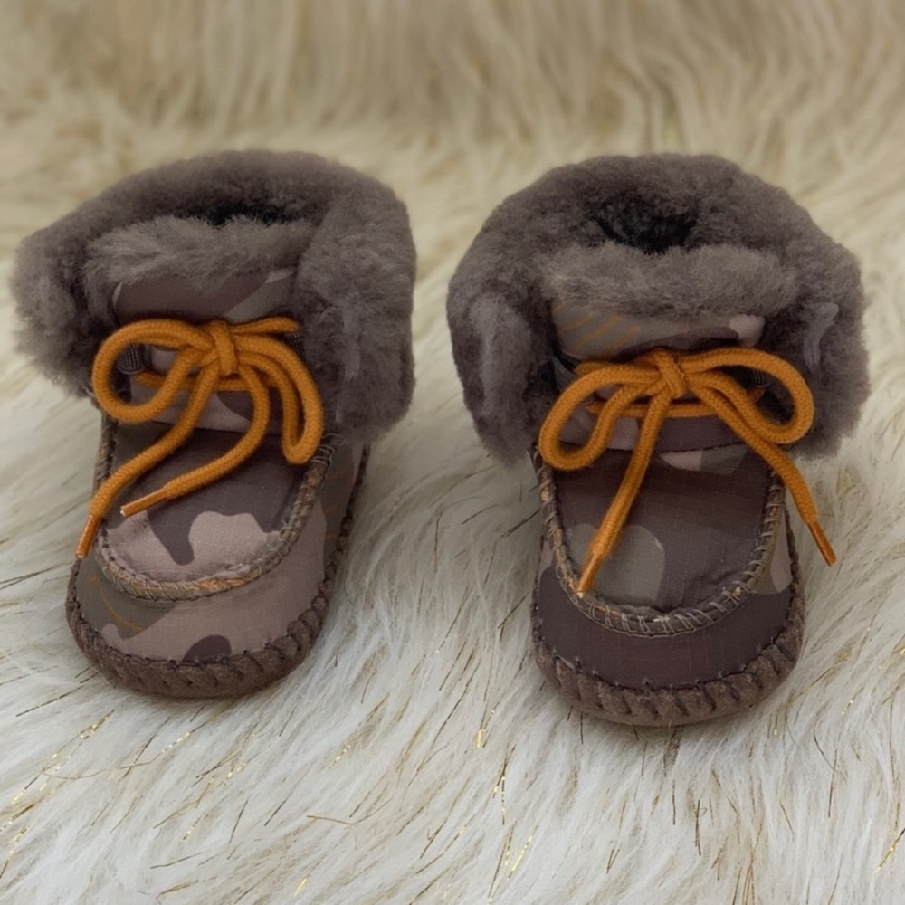 BABY UGGS